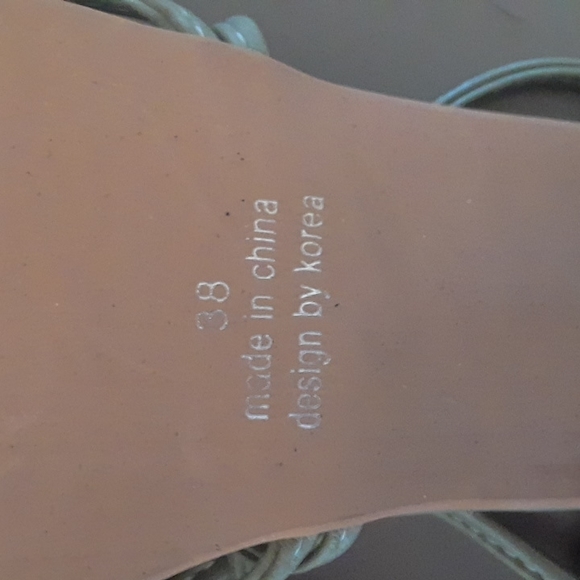 Sage green heels with Ties - Picture 5 of 7